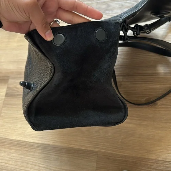 Coach Elegant Black Leather Shoulder Bag - Picture 11 of 16